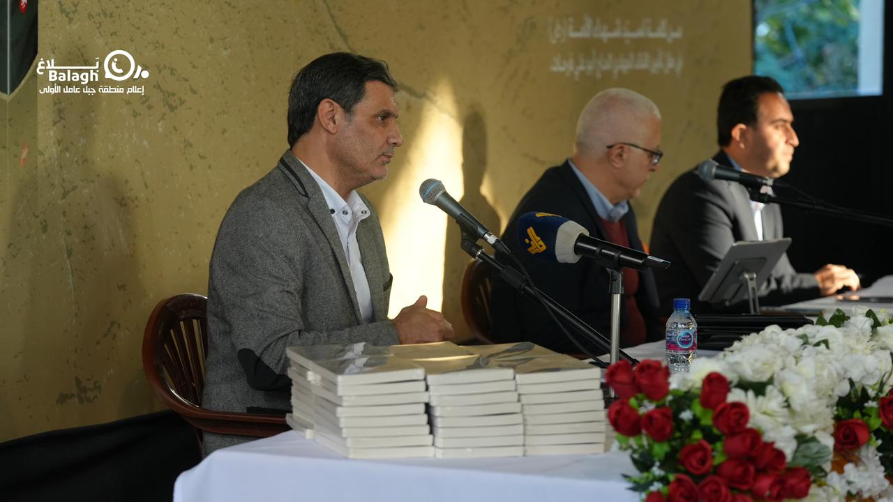 سديف حمادة يوقع "سيد القصر"في مرقد السيد الهاشمي